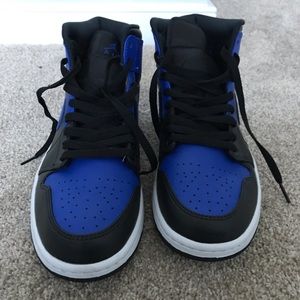 Jordan 1 Mid Hyper Royal’